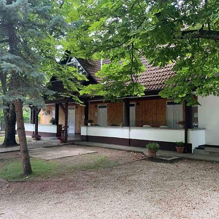 Platan Ueduelo Apartment Balatonlelle Exterior photo